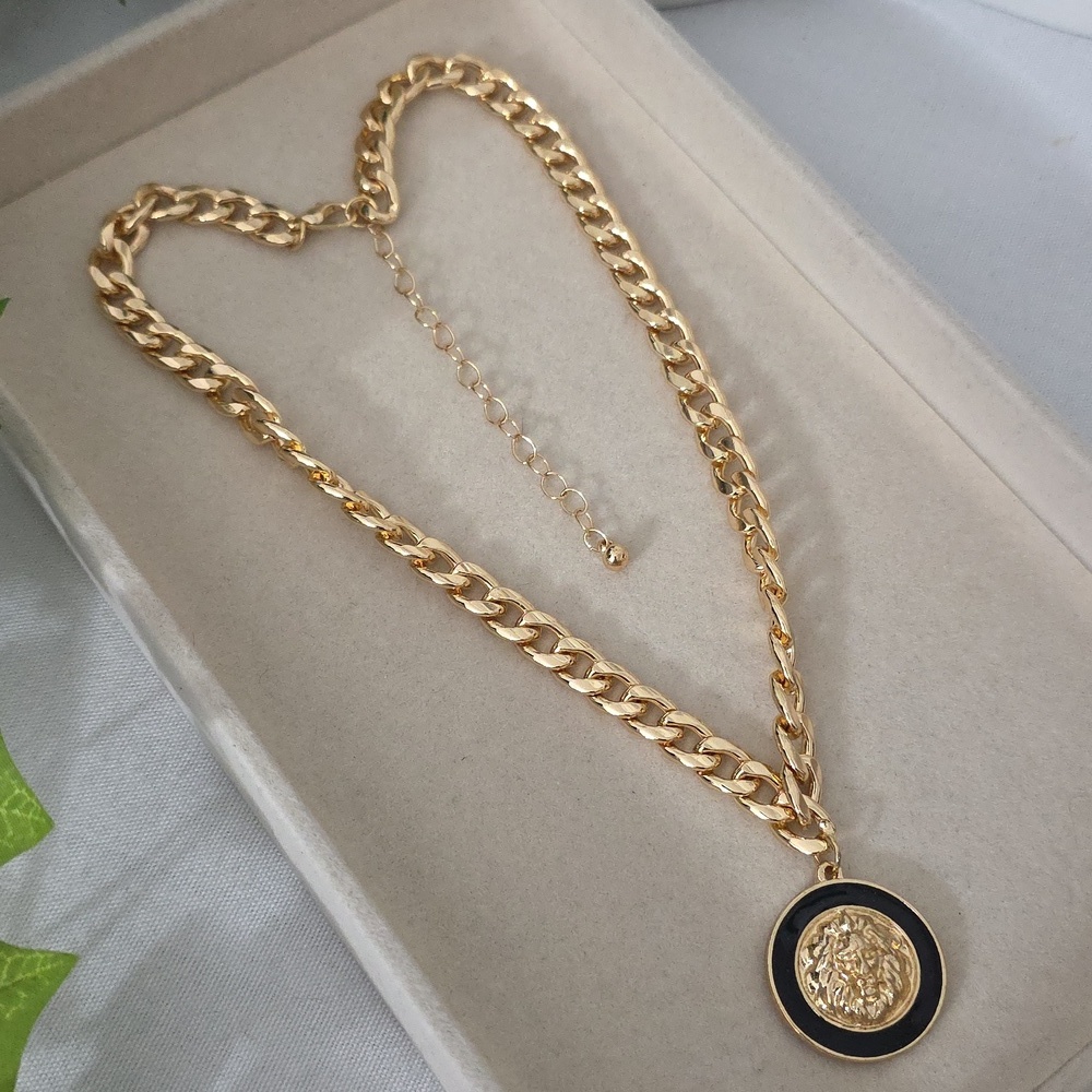 Gold Cuban Link Chain Necklace with Lion Head Pendant - Picture 3 of 6